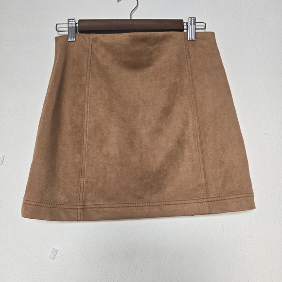 Tinseltown Tan Suede Mini Skirt.Size S - Picture 10 of 11